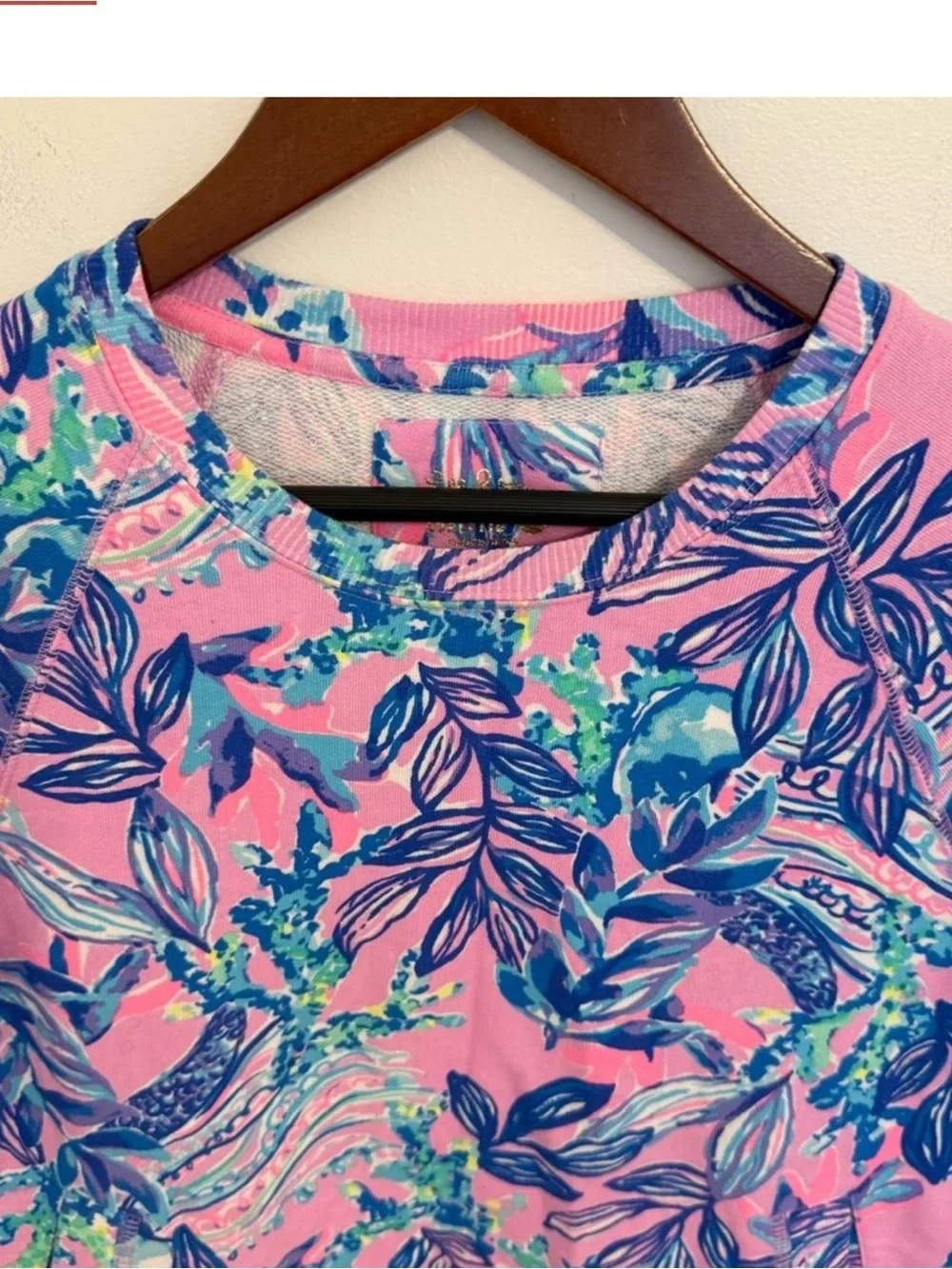 🌴 Lilly Pulitzer Luxletic Beach Comber Pullover | Just a Lil Jelly | Pink Tropic - Picture 5 of 6